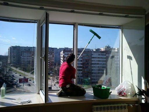Миття балконних вікон в Києві